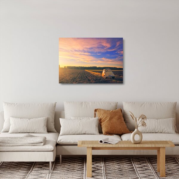 Obraz na szkle żółtego samochodu na polu (70x50 cm)