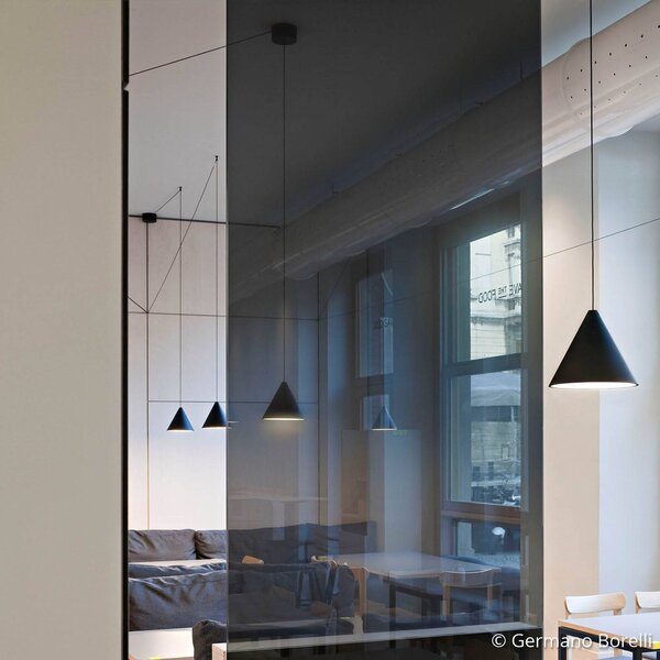 FLOS Żyrandol String light, kabel 12 m, stożek STRING, możliwość ściemniania, czarny, salon / jadalnia, aluminium, design