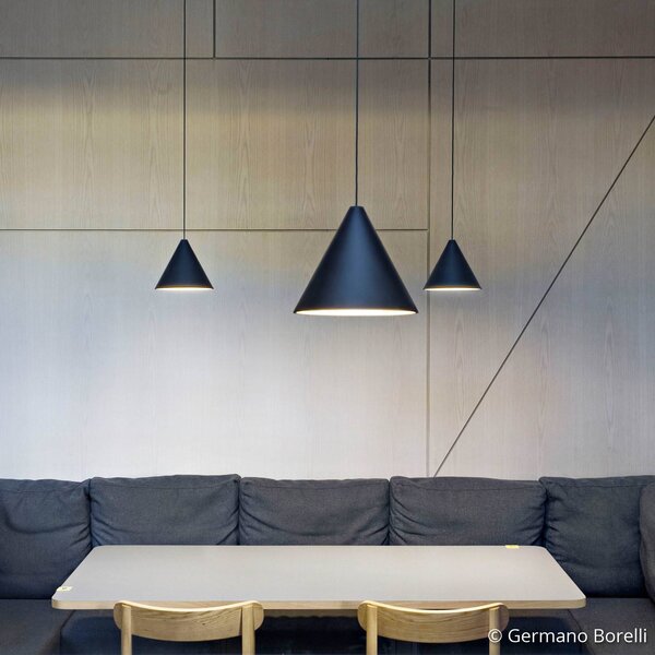 FLOS Żyrandol String light, kabel 12 m, stożek STRING, możliwość ściemniania, czarny, salon / jadalnia, aluminium, design