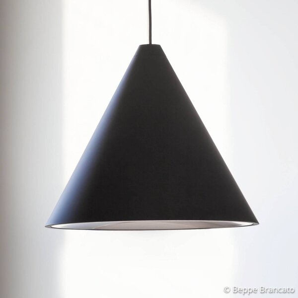 FLOS Żyrandol String light, kabel 12 m, stożek STRING, możliwość ściemniania, czarny, salon / jadalnia, aluminium, design