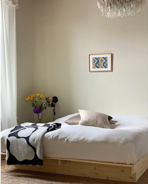 Naturalne łóżko dwuosobowe z litego drewna sosnowego ze schowkiem i stelażem 160x200 cm Kanso – Karup Design