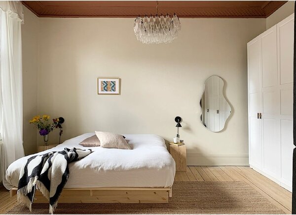 Naturalne łóżko dwuosobowe z litego drewna sosnowego ze schowkiem i stelażem 160x200 cm Kanso – Karup Design