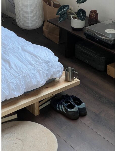 Łóżko dwuosobowe z drewna sosnowego ze stelażem 160x200 cm Japan – Karup Design
