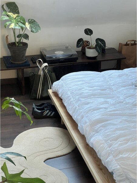 Łóżko dwuosobowe z drewna sosnowego ze stelażem 160x200 cm Japan – Karup Design