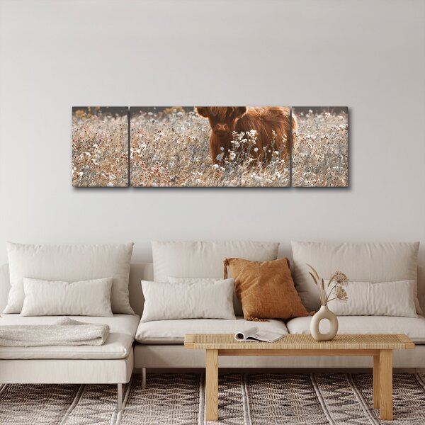 Obraz - Szkocka krowa w kwiatach (170x50 cm)