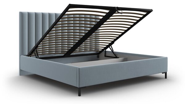 Jasnoniebieskie tapicerowane łóżko dwuosobowe ze schowkiem i stelażem 160x200 cm Casey – Mazzini Beds
