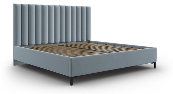 Jasnoniebieskie tapicerowane łóżko dwuosobowe ze schowkiem i stelażem 160x200 cm Casey – Mazzini Beds