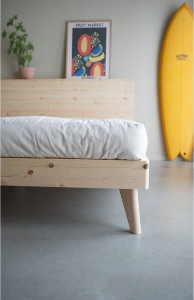Łóżko dwuosobowe z drewna sosnowego ze stelażem 160x200 cm Retreat – Karup Design