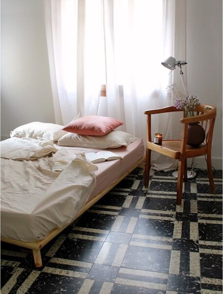 Łóżko jednoosoobowe z drewna sosnowego ze stelażem 90x200 cm Senza – Karup Design