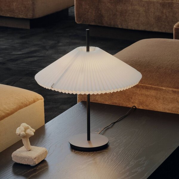 New Works Lampa stołowa Nebra, czarny, salon / jadalnia, metal, design