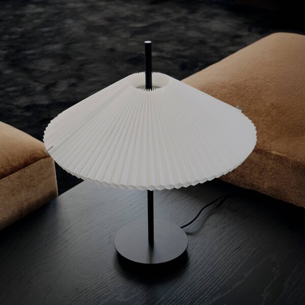 New Works Lampa stołowa Nebra, czarny, salon / jadalnia, metal, design