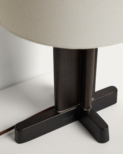 Biała/ciemnobrązowa lampa stołowa z litego drewna kauczukowego z tekstylnym kloszem (wysokość 48 cm) Niani – Kave Home