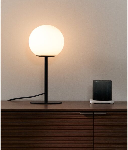 Biała/czarna lampa stołowa ze szklanym kloszem (wysokość 35 cm) Brisia – Kave Home