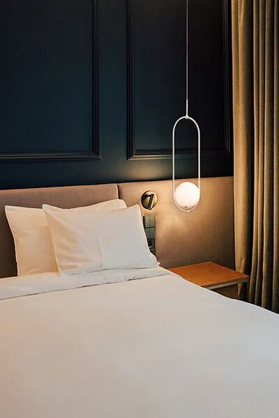 Biała metalowa lampa wisząca ze szklanym kloszem - 14X A488 D1-C10