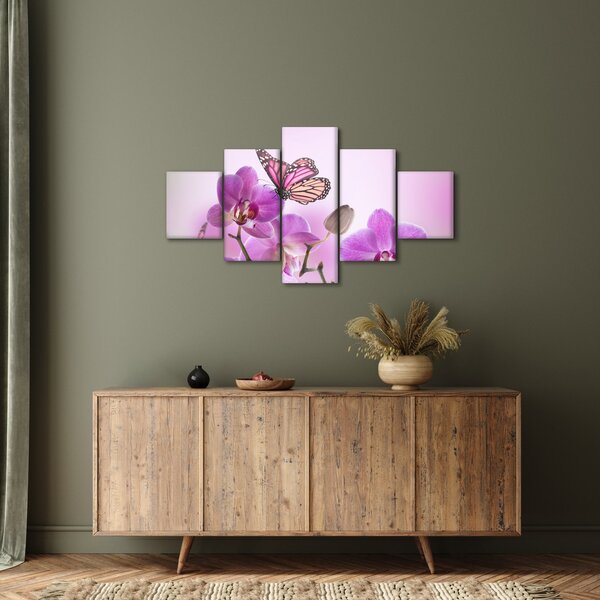 Obraz - Motyl na kwiatach orchidei, liliowy (125x70 cm)