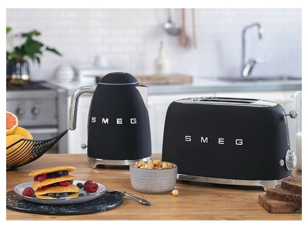 Czarny czajnik SMEG 50's Retro Style