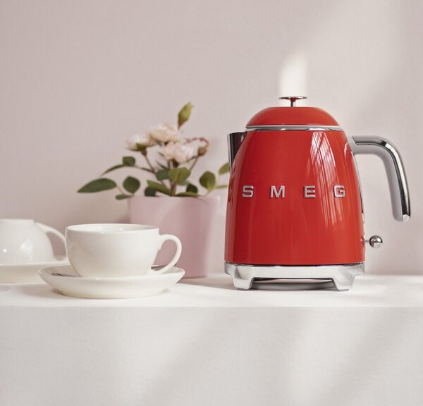 Czerwony czajnik elektryczny ze stali nierdzewnej 800 ml Retro Style – SMEG