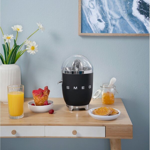 Czarna sokowirówka 50's Retro Style – SMEG