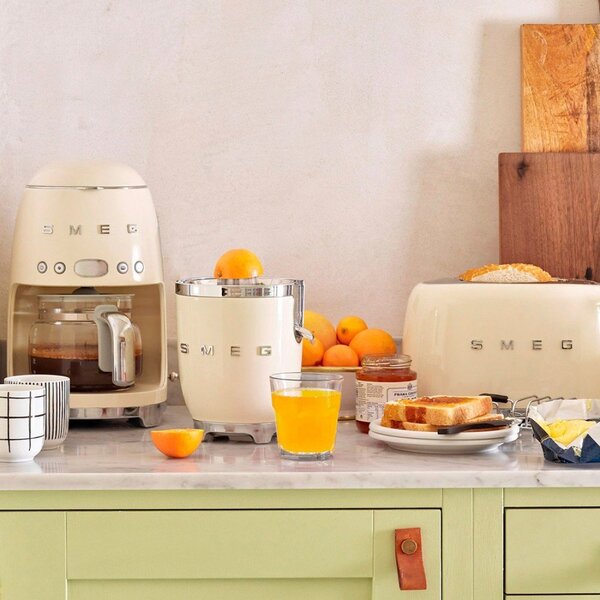 Kremowa sokowirówka 50's Retro Style – SMEG