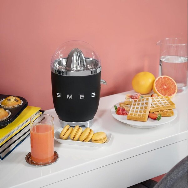 Czarna sokowirówka 50's Retro Style – SMEG