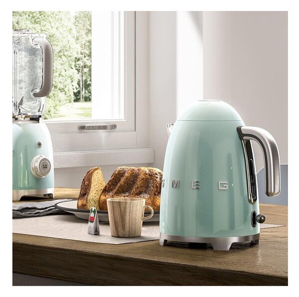 Jasnozielony czajnik elektryczny 1,7 l 50's Retro Style – SMEG
