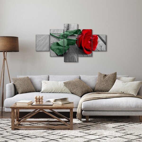 Obraz - Czerwona róża z zieloną łodygą (125x70 cm)