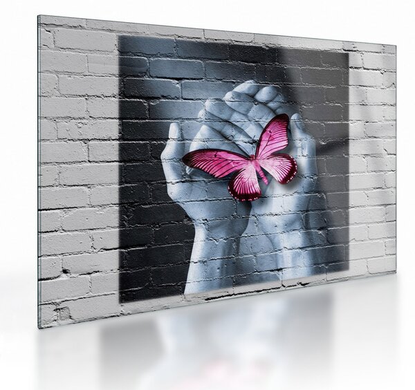 Obraz na szkle - Różowy motyl w ścianie (70x50 cm)