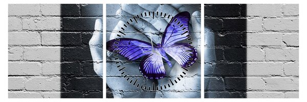Obraz - Fioletowy motyl na ścianie (z zegarem) (90x30 cm)