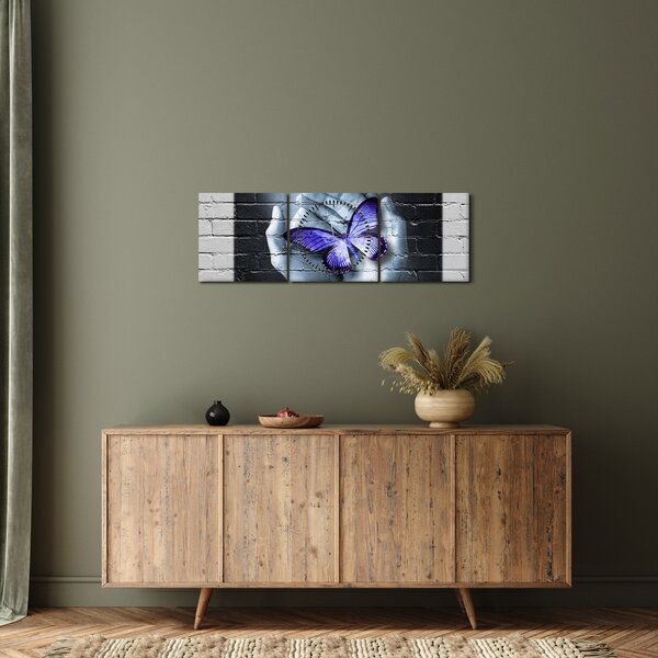 Obraz - Fioletowy motyl na ścianie (z zegarem) (90x30 cm)