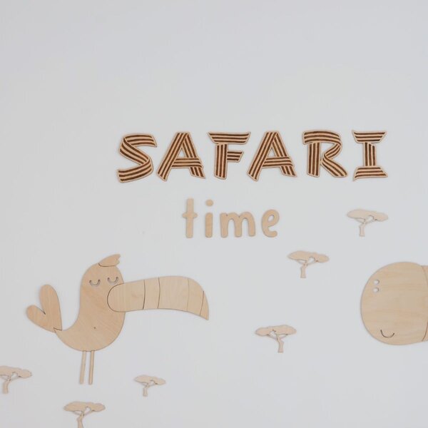 Drewniany napis Safari Time – dekoracja do pokoju dziecka