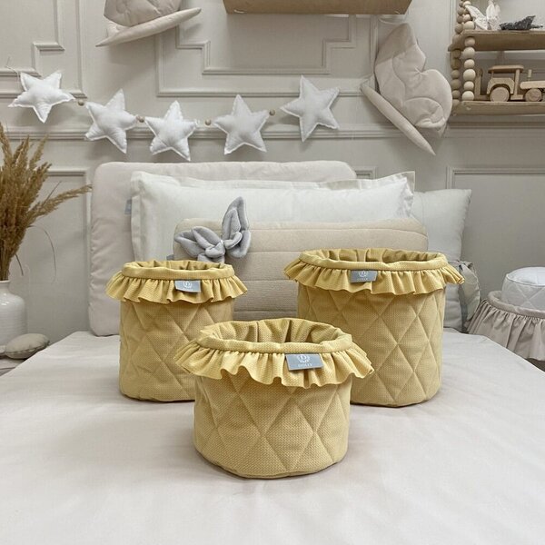 Koszyczek pikowany z falbanką Velvet Miodowy - rozmiary