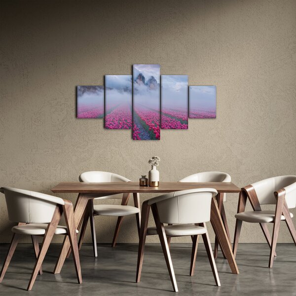 Obraz - Krajobraz z polami tulipanów (125x70 cm)