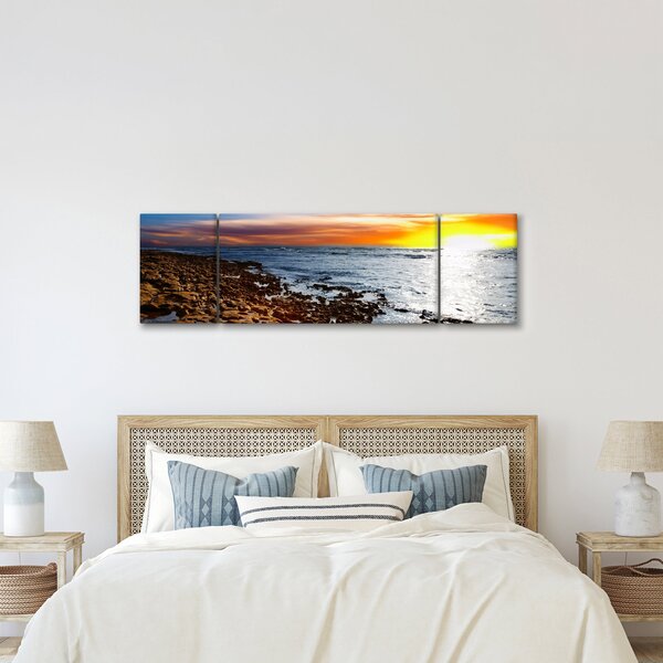 Obraz - Mewa lecąca nad wybrzeżem (170x50 cm)