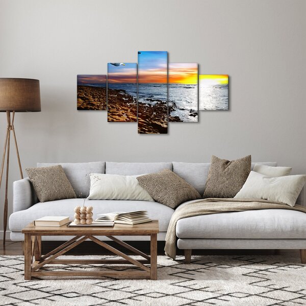 Obraz - Mewa lecąca nad wybrzeżem (125x70 cm)