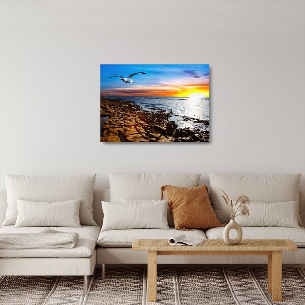 Obraz na szkle - Mewa lecąca nad wybrzeżem (70x50 cm)