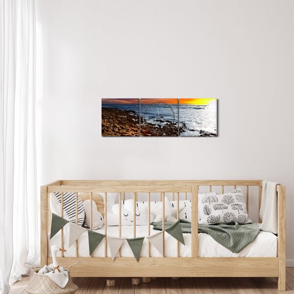 Obraz - Mewa lecąca nad wybrzeżem (z zegarem) (90x30 cm)