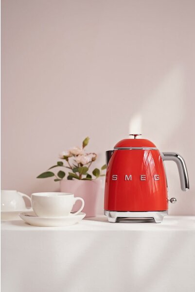 Czerwony czajnik elektryczny ze stali nierdzewnej 800 ml Retro Style – SMEG