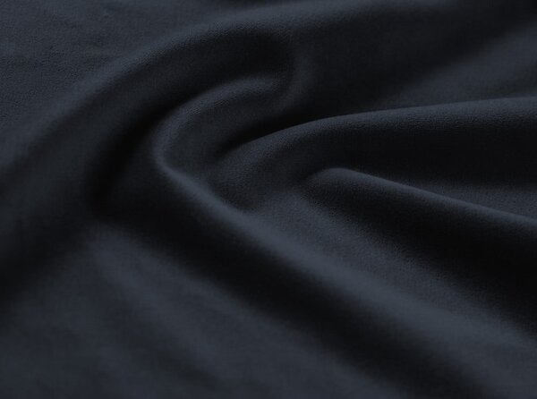 Ciemnoniebieska aksamitna rozkładana sofa ze schowkiem 235 cm Kyoto – Cosmopolitan Design