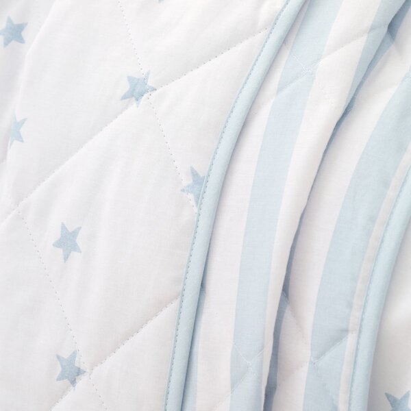 Biało-niebieska bawełniana narzuta dziecięca pikowana 135x190 cm Mini Star & Stripes – Bianca