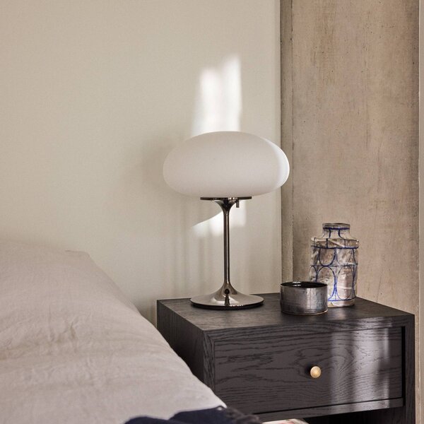 GUBI Lampa stołowa Stemlite, możliwość ściemniania, chromowy / srebrny, salon / jadalnia, metal, design