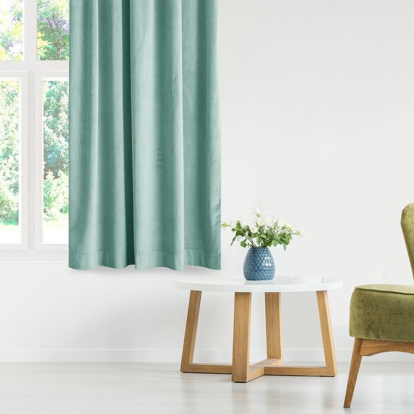 Jasnozielona aksamitna zasłona częściowo zaciemniająca (dimout) 140x270 cm Eyelets – Restilo