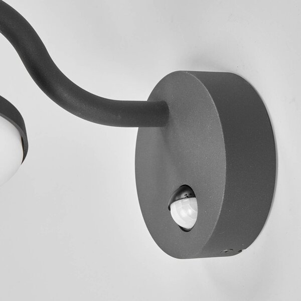 Finny - lampa zewnętrzna LED z czujnikiem ruchu Lucande, czarny, aluminium, nowoczesny