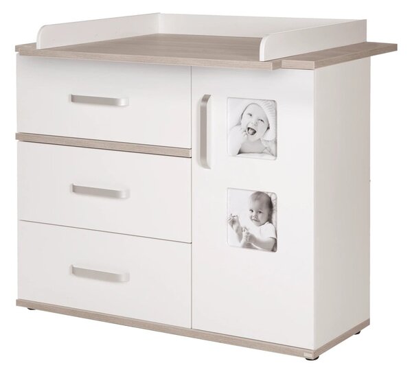 Biała niska komoda dziecięca w dekorze wiązu z przewijakiem 117x102 cm Moritz – Roba
