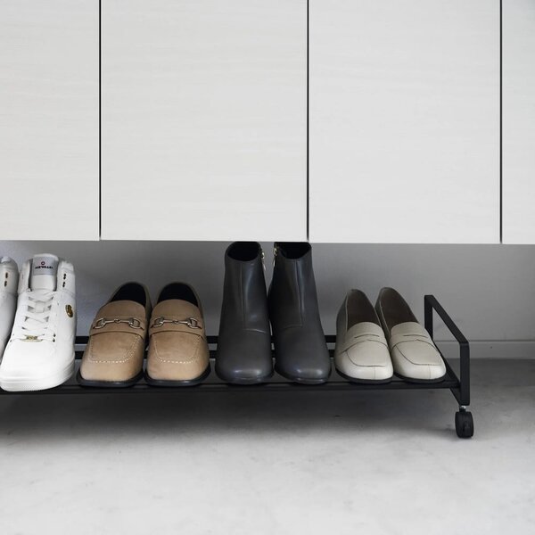 Czarny metalowy regał na buty 83,5x14,5x27,5 cm Tower – YAMAZAKI