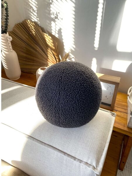 Poduszka dekoracyjna z materiału bouclé ø 25 cm Top – Mioli Decor