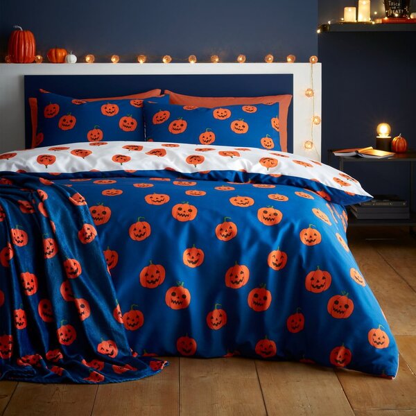 Niebiesko-pomarańczowy koc z motywem Halloween z mikropluszu 130x170 cm Halloween Pumpkins – Catherine Lansfield