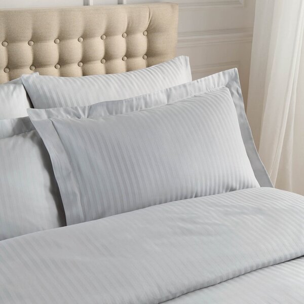 Adamaszkowe poszewki na poduszki zestaw 2 szt. 50x75 cm Satin Stripe – Catherine Lansfield