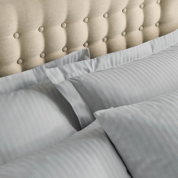 Adamaszkowe poszewki na poduszki zestaw 2 szt. 50x75 cm Satin Stripe – Catherine Lansfield