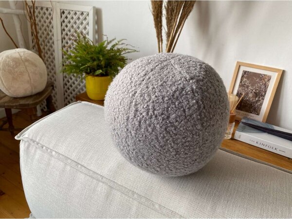 Poduszka dekoracyjna z materiału bouclé ø 20 cm Top – Mioli Decor
