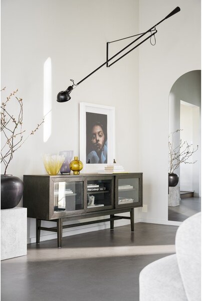 Brązowa witryna w dekorze dębu z drzwiami przesuwnymi 170x75 cm Hazelton – Rowico